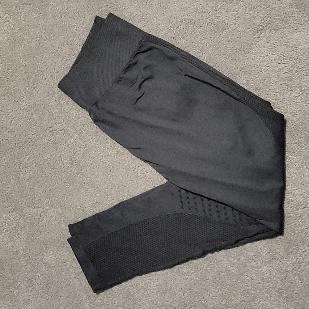 Fabletics Seamless Mid-Rise Leggings